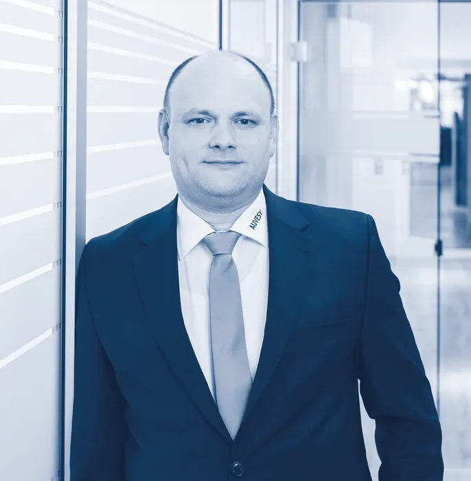Bild 2:	Dr. Tim Weckerle, CEO AUVESY GmbH: „Eine Dokumentation, die so auf aktuellem Stand gehalten wird, erhöht die Sicherheit einer Anlage drastisch. Mit dem Asset Inventory Service lässt sich sehr einfach eine aktuelle Inventarliste zu einem Anlagenteil oder einer ganzen Produktionsanlage erzeugen.“ (Urheber: Auvesy)