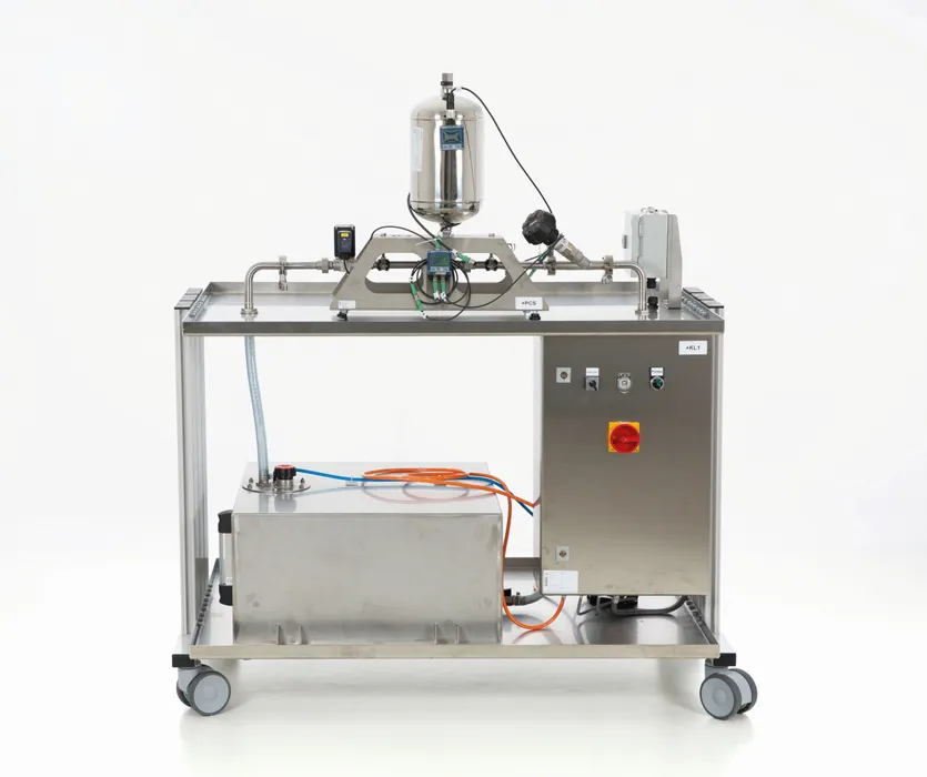 Prozess Control Trainer: Für eine praxisnahe Vermittlung der Lerninhalte sorgen Standard-Industriekomponenten, wie die Auszubildenden sie später im Berufsalltag antreffen.