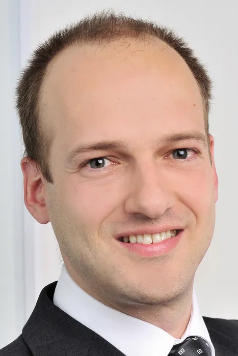Frank Lang, Produktmanager für die Verfahrenstechnik bei Lucas-Nülle: „Die Lernenden finden dank robuster industrieller Standardkomponenten Praxisbedingungen vor, gleichzeitig wird das Trainingssystem zu einem langjährigen und zuverlässigen Begleiter in der Ausbildungsstätte.“ 